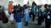 Primary school lernt Schuhplattler 2015